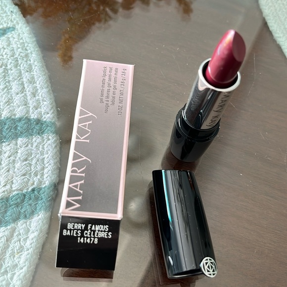 👄NIB Gel Semi-Matte Lipstick:Berry Famous👄 - Picture 1 of 2